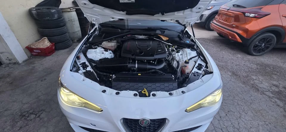 2017 Alfa Romeo Giulia - Image 8 of 9