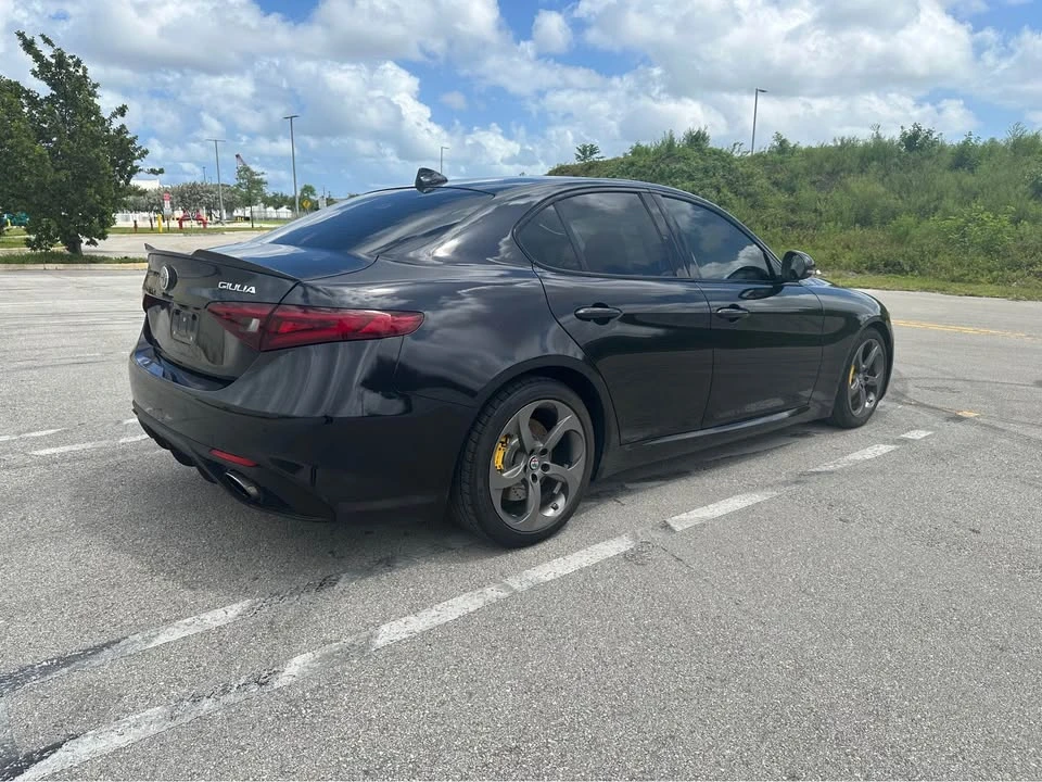 2017 Alfa Romeo Giulia - Image 5 of 11