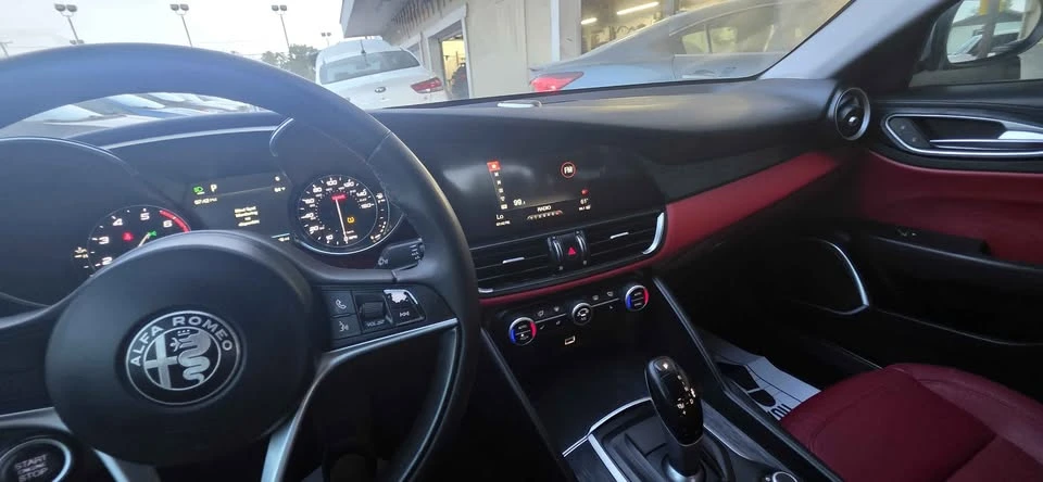 2017 Alfa Romeo Giulia - Image 6 of 9