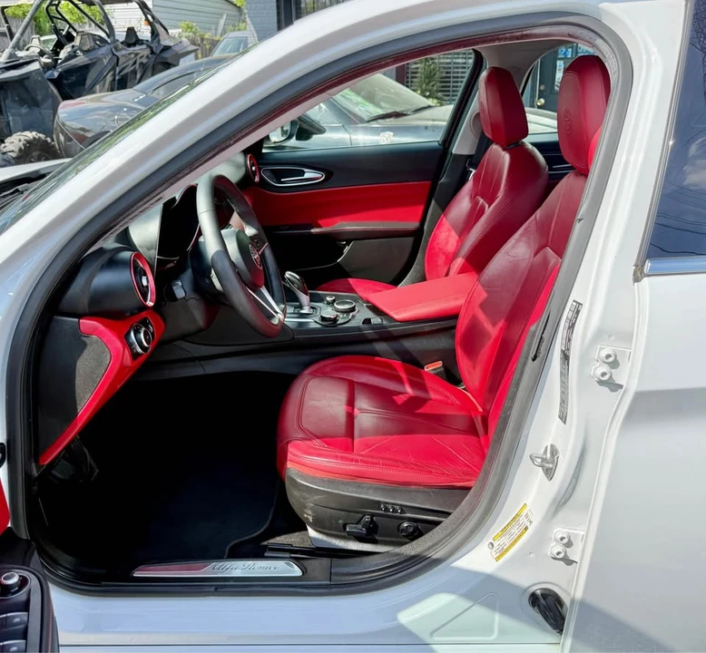 2017 Alfa Romeo Giulia - Image 9 of 20