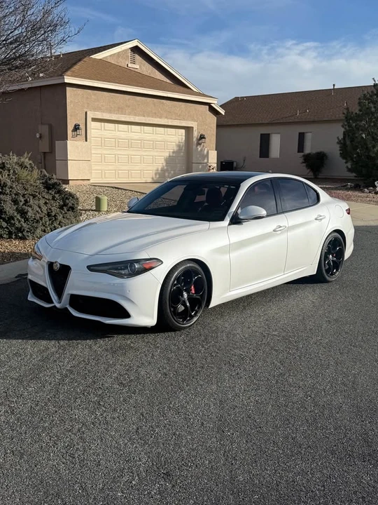 2017 Alfa Romeo Giulia - Image 4 of 8