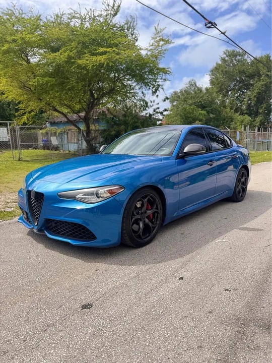 2017 Alfa Romeo Giulia - Image 5 of 13
