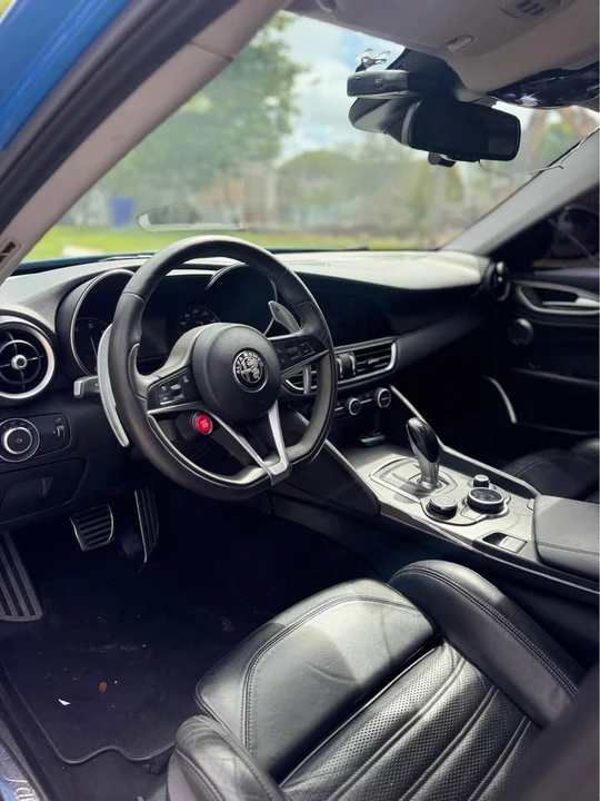 2017 Alfa Romeo Giulia - Image 11 of 13