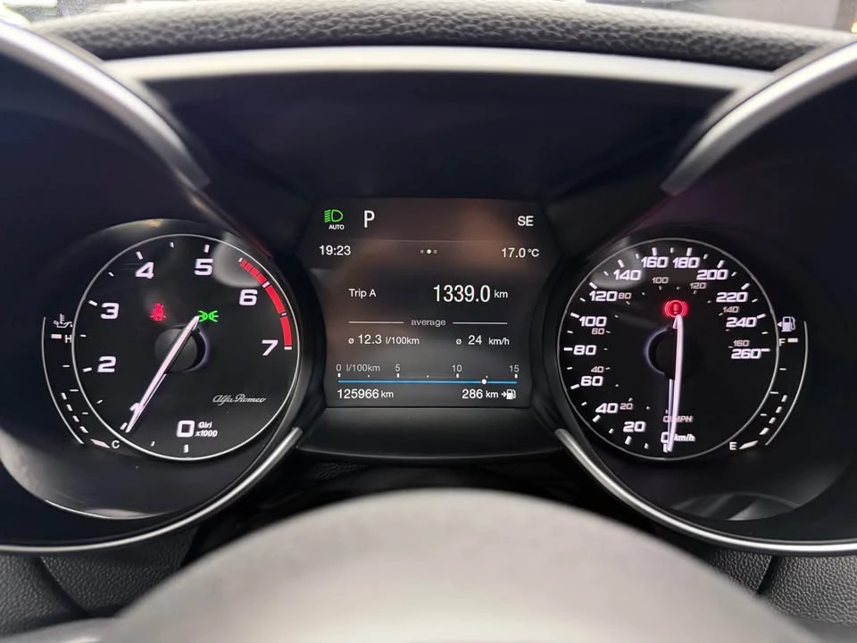 2017 Alfa Romeo Giulia - Image 10 of 20