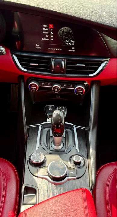 2017 Alfa Romeo Giulia - Image 13 of 20