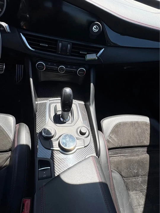 2017 Alfa Romeo Giulia - Image 8 of 18