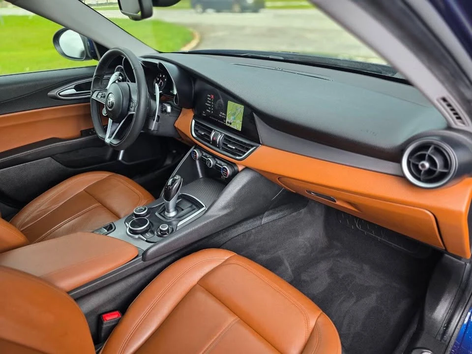 2017 Alfa Romeo Giulia - Image 19 of 20