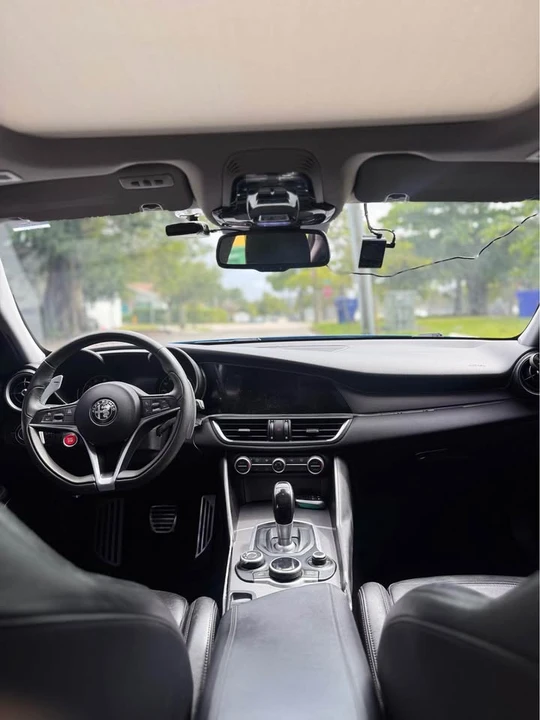 2017 Alfa Romeo Giulia - Image 8 of 13