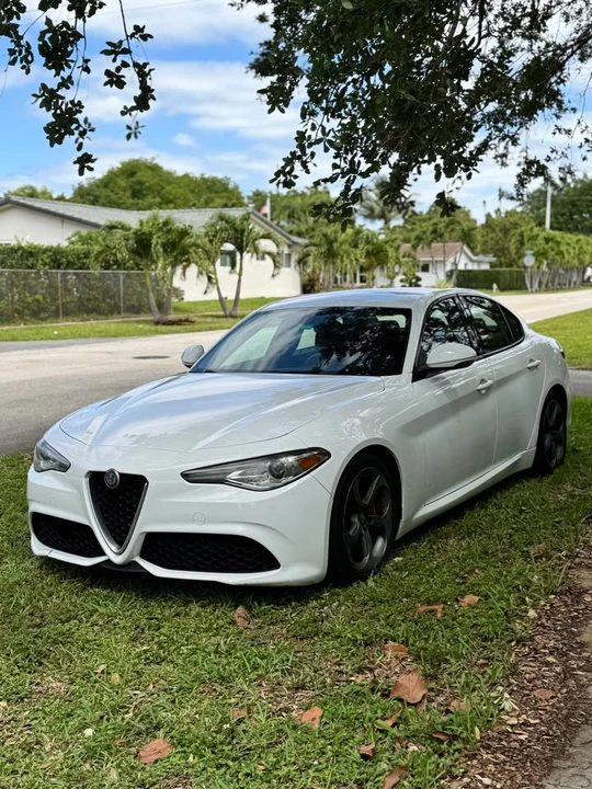 2017 Alfa Romeo Giulia - Image 10 of 13