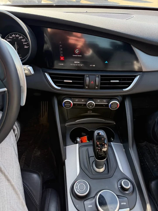 2017 Alfa Romeo Giulia - Image 15 of 17