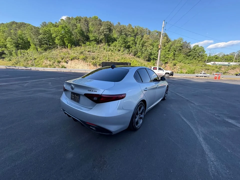 2017 Alfa Romeo Giulia - Image 7 of 20