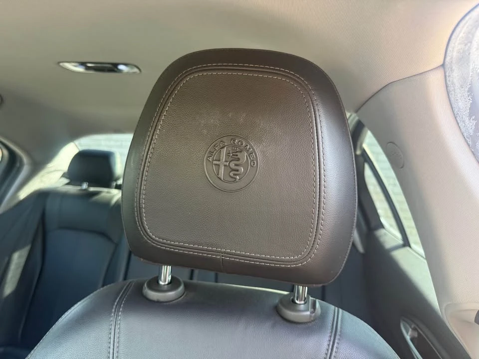 2017 Alfa Romeo Giulia - Image 11 of 19