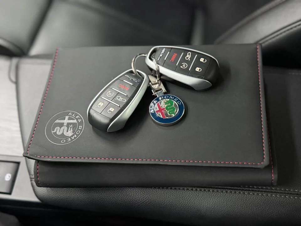 2017 Alfa Romeo Giulia - Image 15 of 20