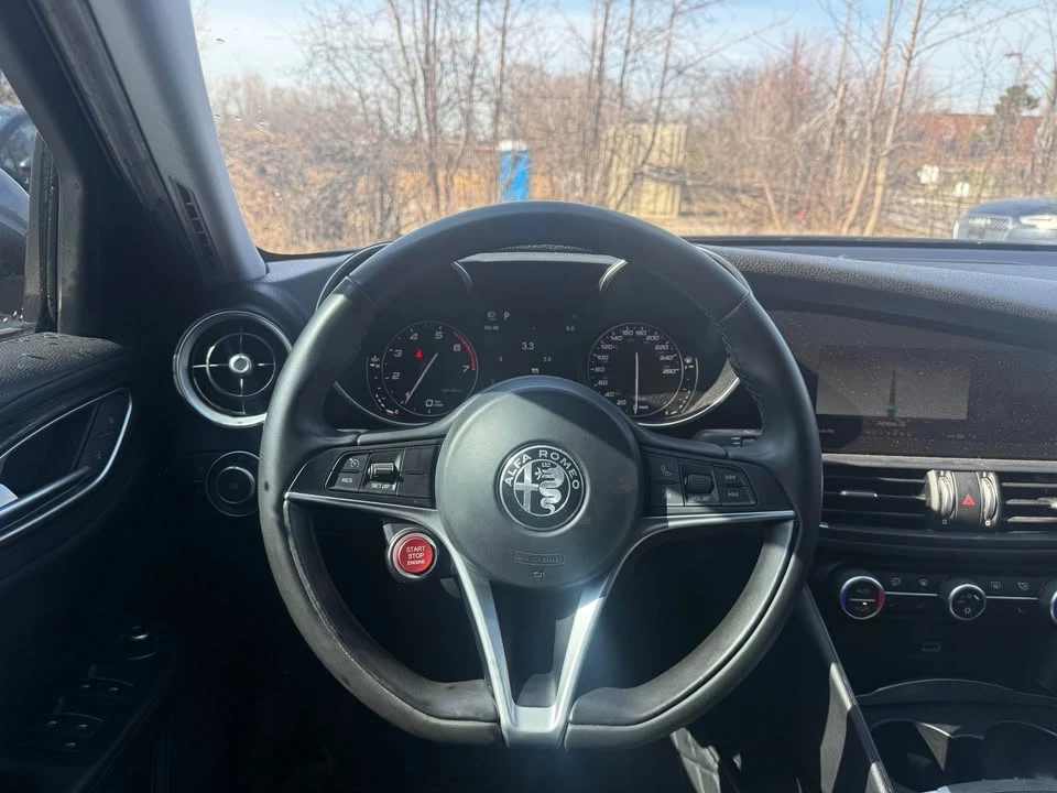 2017 Alfa Romeo Giulia - Image 13 of 19