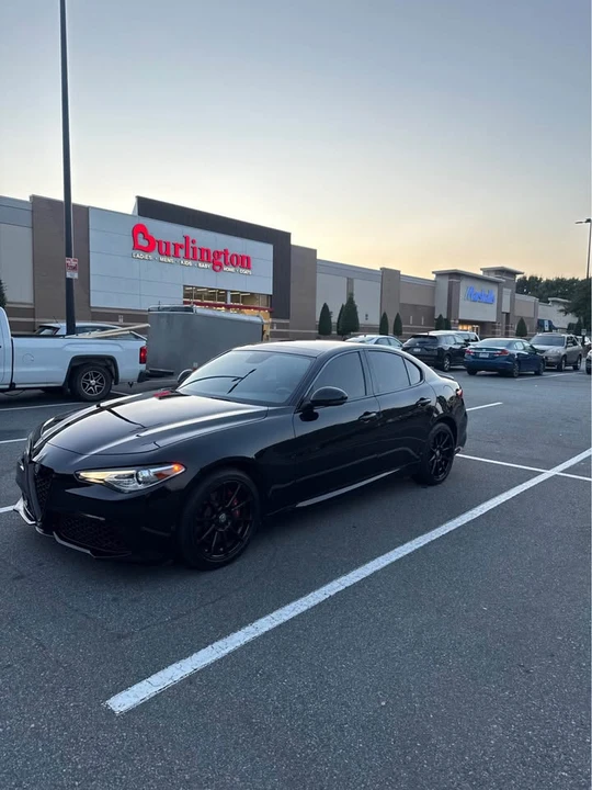 2017 Alfa Romeo Giulia - Image 3 of 8