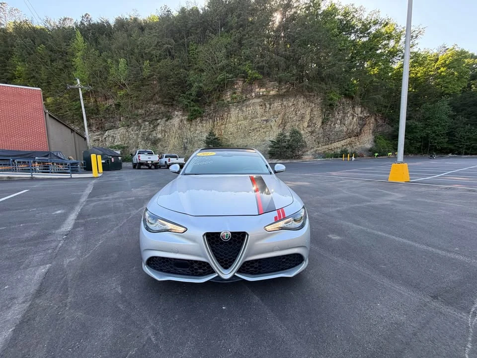 2017 Alfa Romeo Giulia - Image 11 of 20