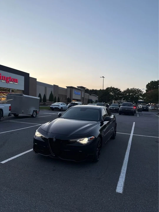 2017 Alfa Romeo Giulia - Image 2 of 8