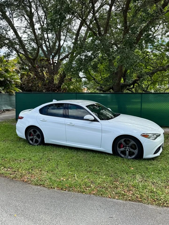 2017 Alfa Romeo Giulia - Image 5 of 13