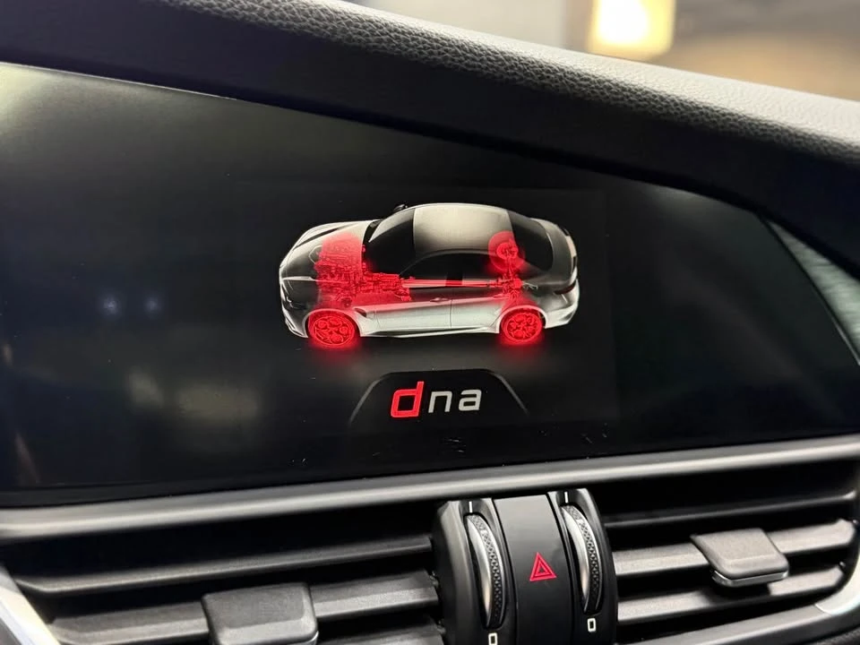 2017 Alfa Romeo Giulia - Image 14 of 20