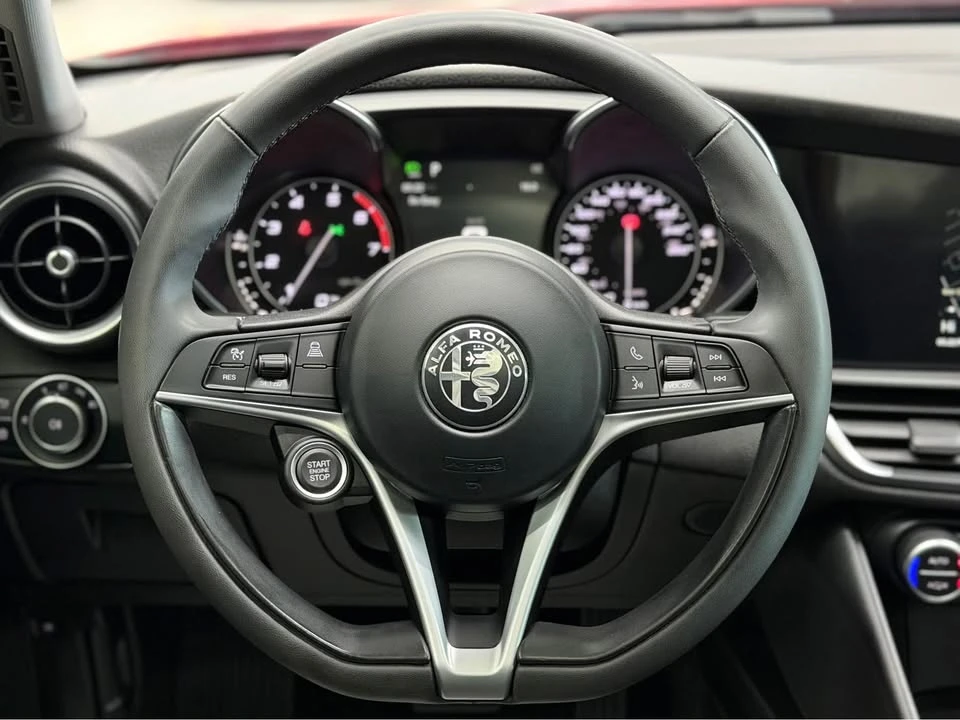 2017 Alfa Romeo Giulia - Image 9 of 20