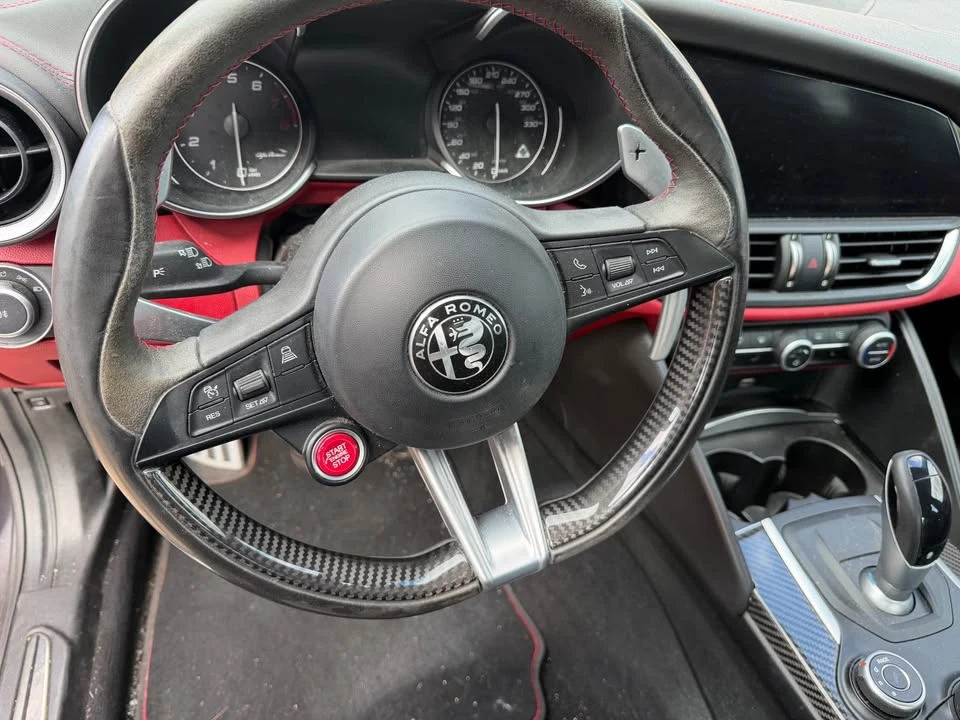 2017 Alfa Romeo Giulia - Image 10 of 10