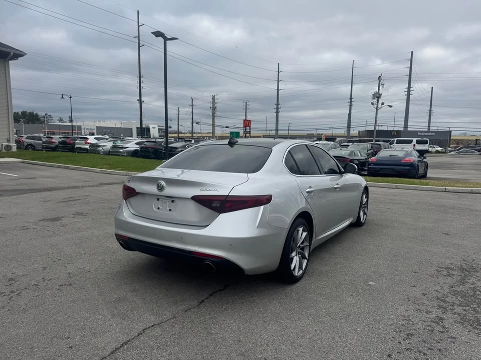 2017 Alfa Romeo Giulia - Image 7 of 10