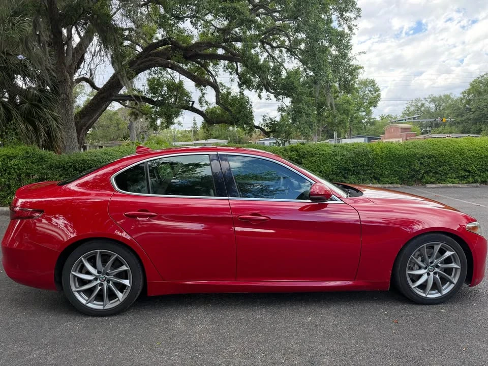 2017 Alfa Romeo Giulia - Image 4 of 11