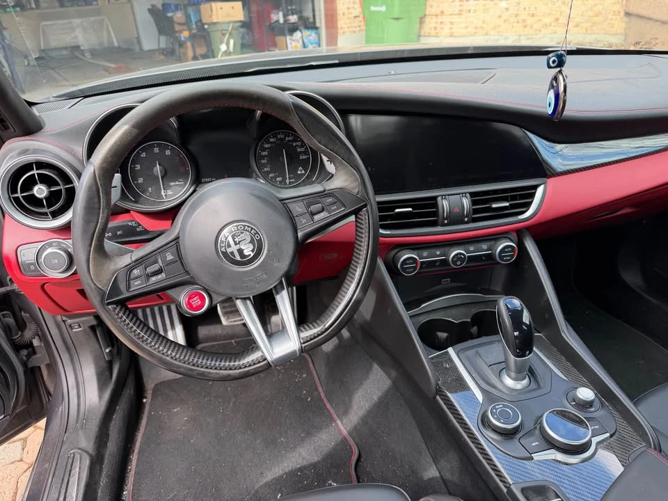 2017 Alfa Romeo Giulia - Image 7 of 10