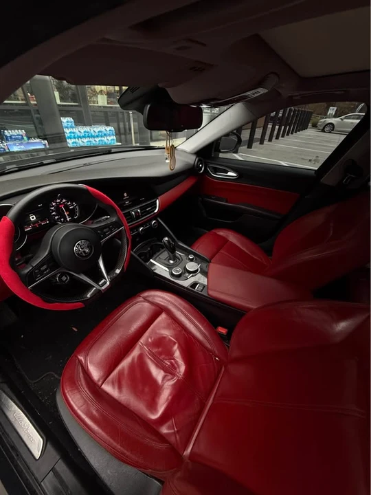 2017 Alfa Romeo Giulia - Image 8 of 8