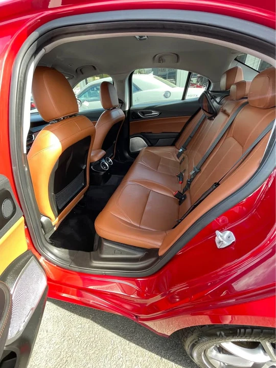 2017 Alfa Romeo Giulia - Image 17 of 20