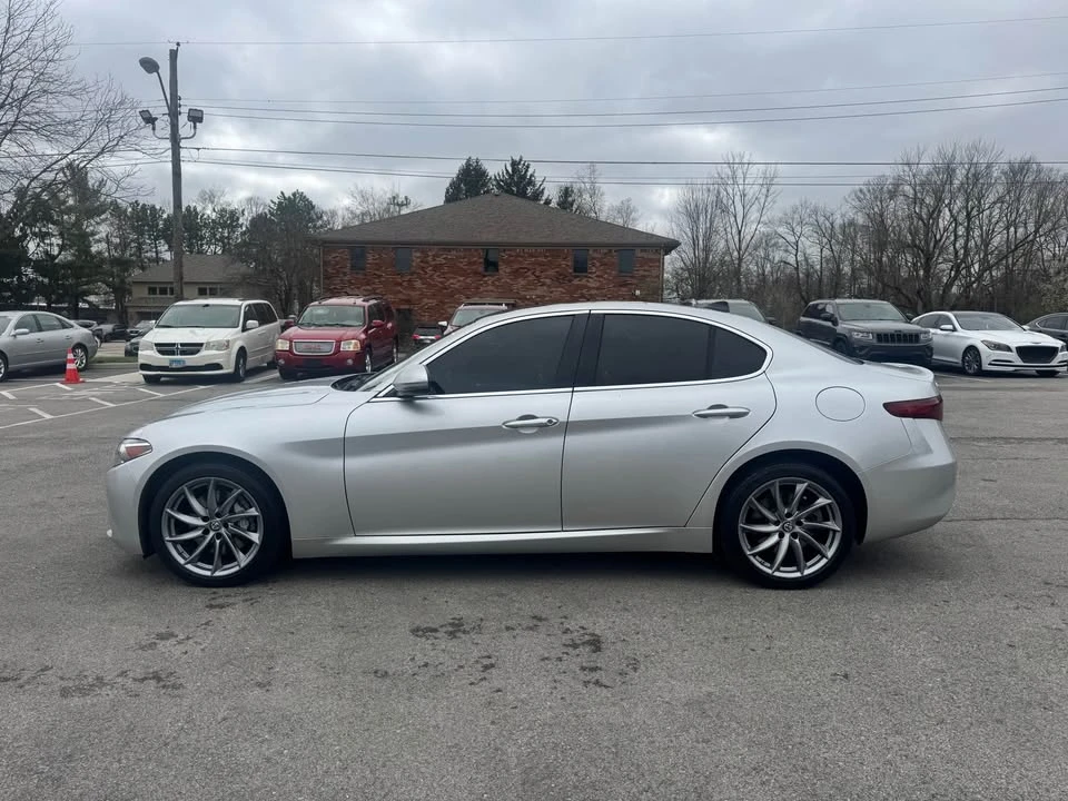 2017 Alfa Romeo Giulia - Image 4 of 10