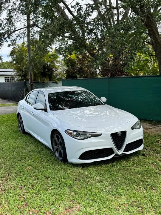 2017 Alfa Romeo Giulia - Image 6 of 13