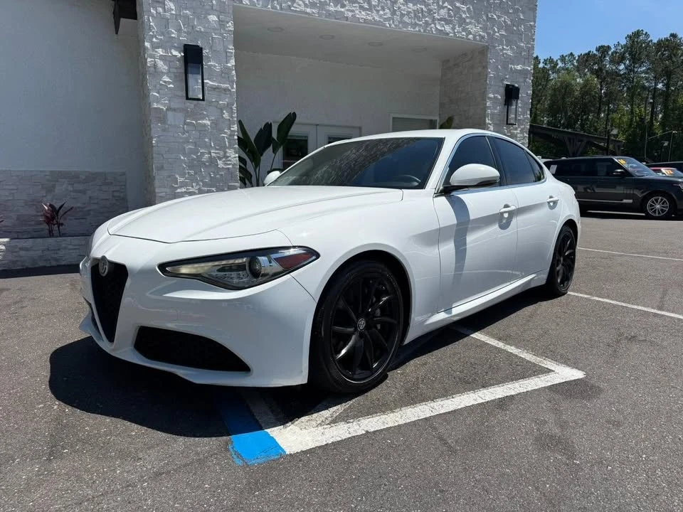 2017 Alfa Romeo Giulia - Image 8 of 20