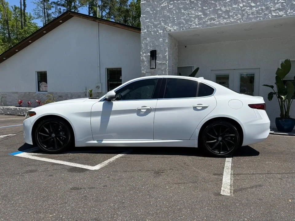 2017 Alfa Romeo Giulia - Image 2 of 20
