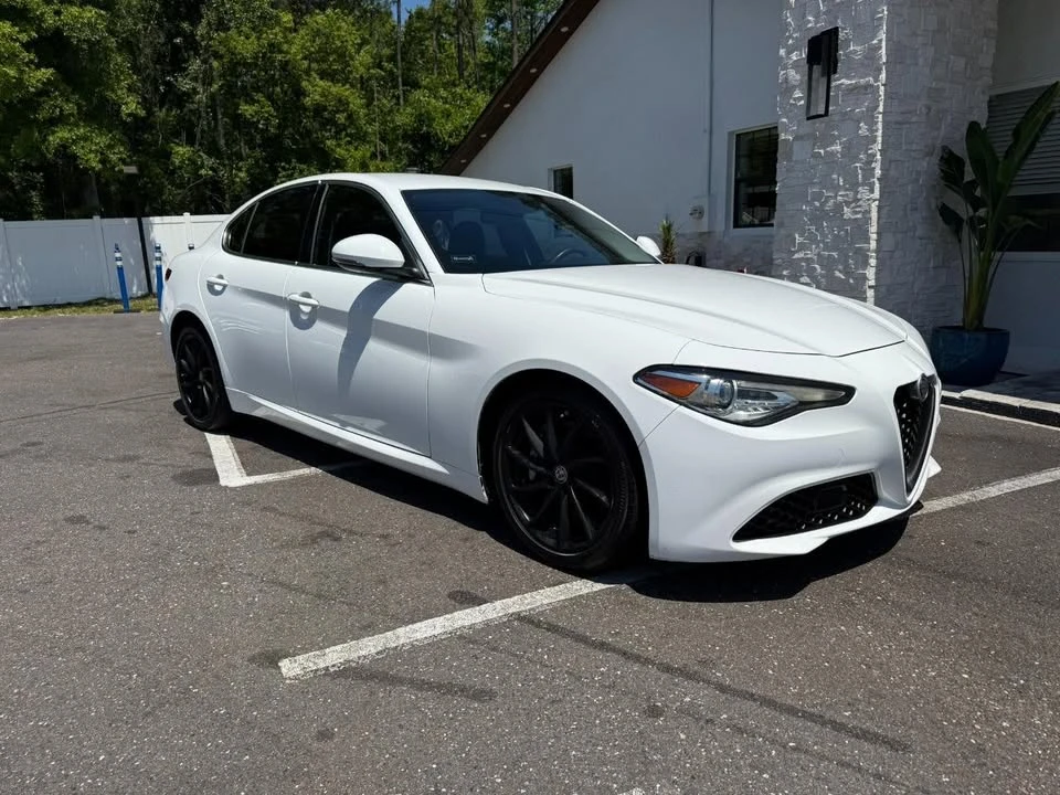 2017 Alfa Romeo Giulia - Image 14 of 20