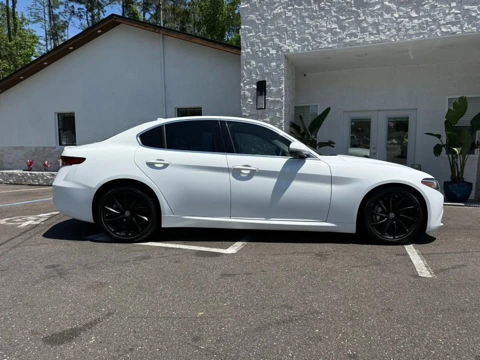 2017 Alfa Romeo Giulia - Image 15 of 20