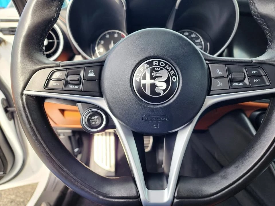 2017 Alfa Romeo Giulia - Image 17 of 20