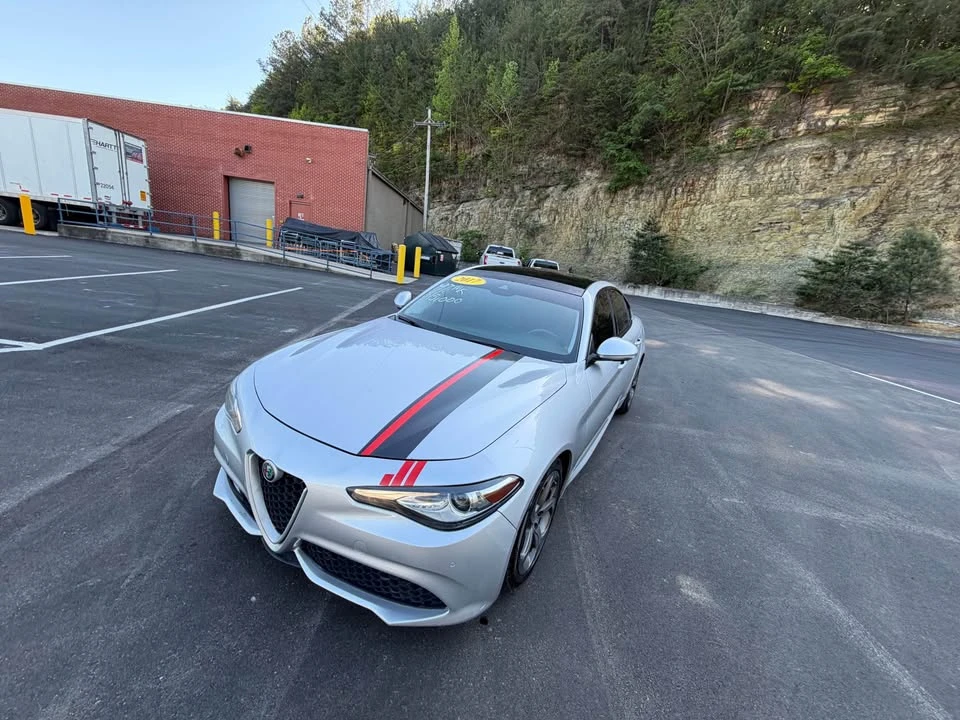 2017 Alfa Romeo Giulia - Image 9 of 20