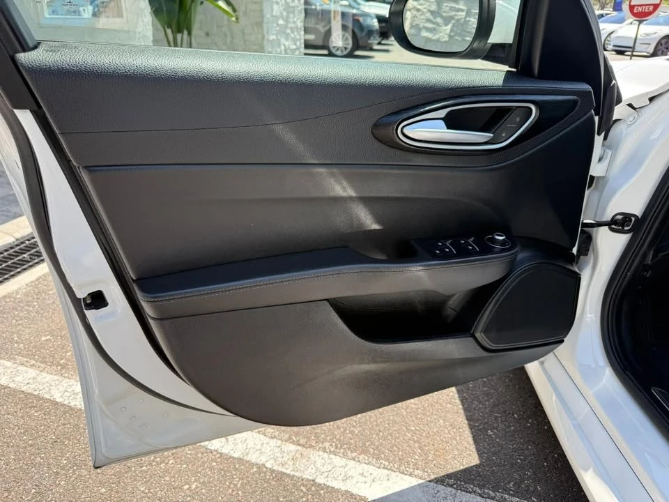 2017 Alfa Romeo Giulia - Image 20 of 20