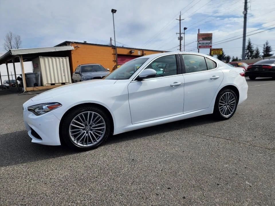 2017 Alfa Romeo Giulia - Image 11 of 20
