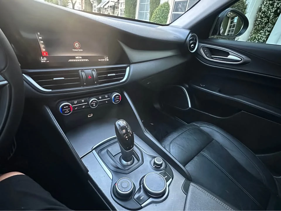 2017 Alfa Romeo Giulia - Image 15 of 20