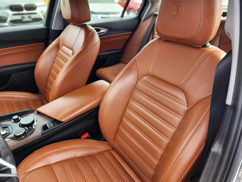 2017 Alfa Romeo Giulia - Image 15 of 20