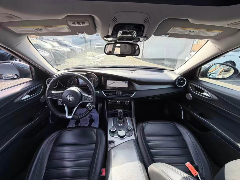 2017 Alfa Romeo Giulia - Image 16 of 16