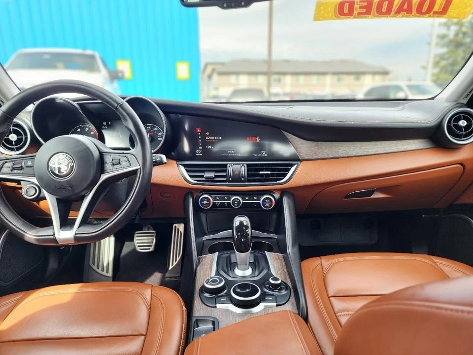 2017 Alfa Romeo Giulia - Image 16 of 20