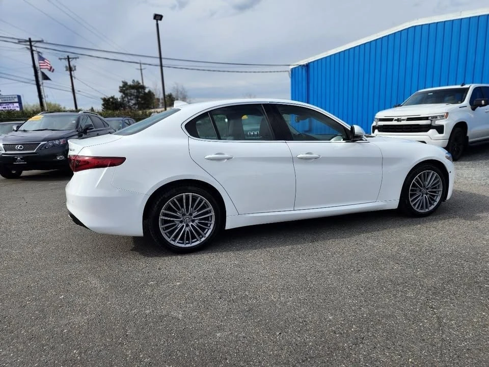 2017 Alfa Romeo Giulia - Image 5 of 20