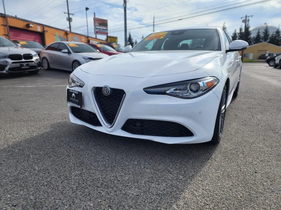 2017 Alfa Romeo Giulia - Image 2 of 20