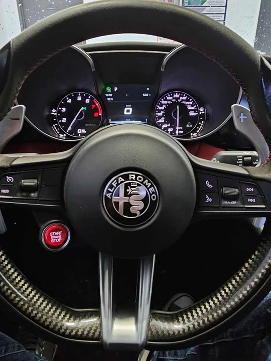 2017 Alfa Romeo Giulia - Image 13 of 14