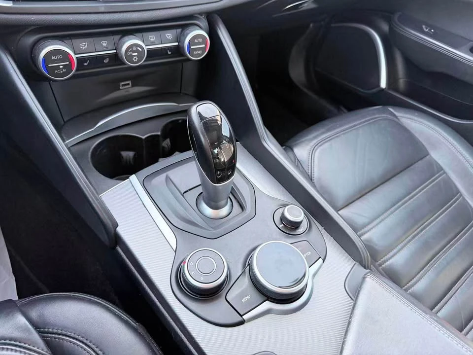 2017 Alfa Romeo Giulia - Image 10 of 16