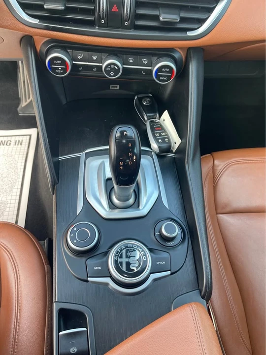 2017 Alfa Romeo Giulia - Image 11 of 20