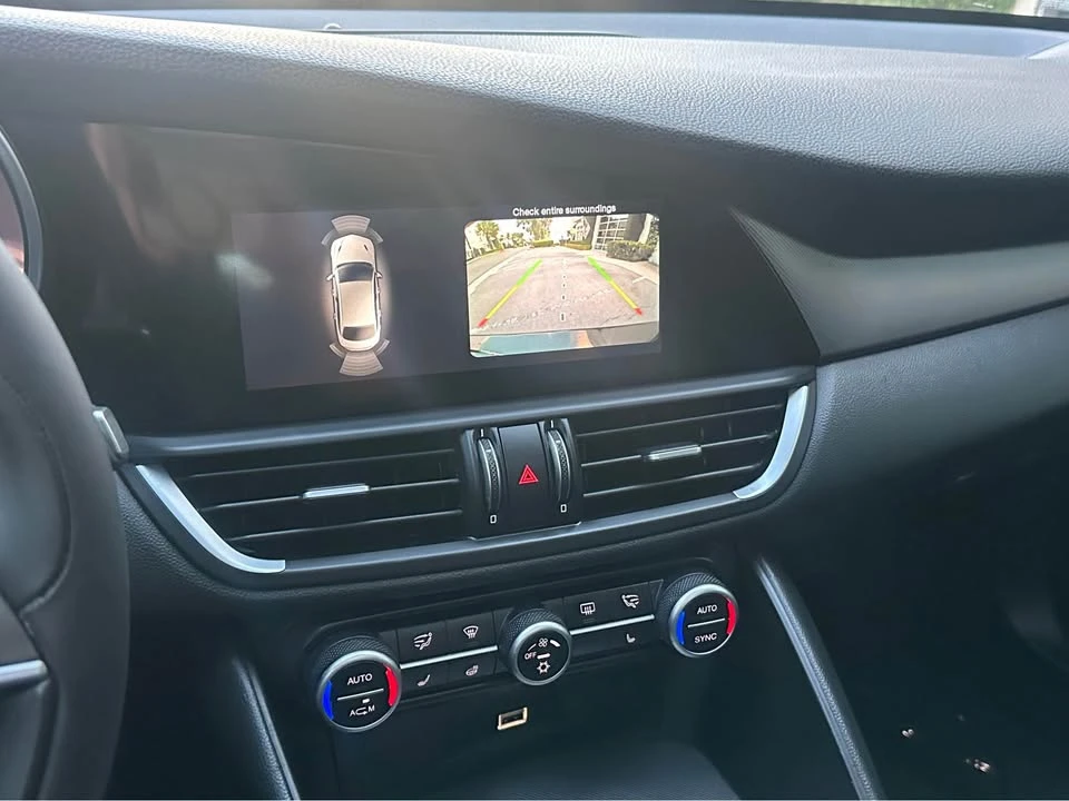 2017 Alfa Romeo Giulia - Image 14 of 20